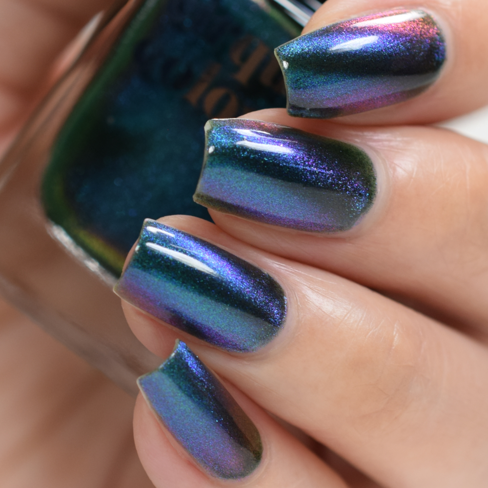 Forest Green Magnetic Multichrome Nail Polish - Cirque Colors Mobius